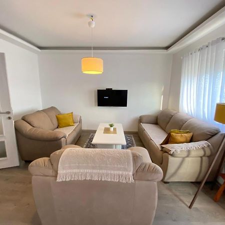 Home Mia Airport Podgorica Bagian luar foto